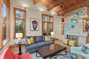 TV, fireplace - Canyon View Retreat - Scenic & Secluded (Telluride)