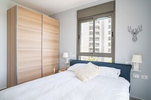 4 bedrooms, iron/ironing board