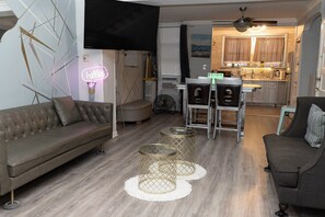 Smart TV, video games, printers - 3-bedroom vacation home 8 minutes from University of Pennsylvania (Philadelphia)