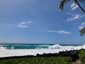 Beach nearby, sun loungers, beach towels