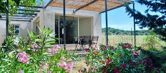 Bohemian Sausset, between vineyards and sea