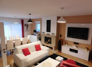 TV, fireplace, DVD player, ping pong