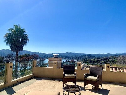 Take in the San Francisco views at this quiet oasis!