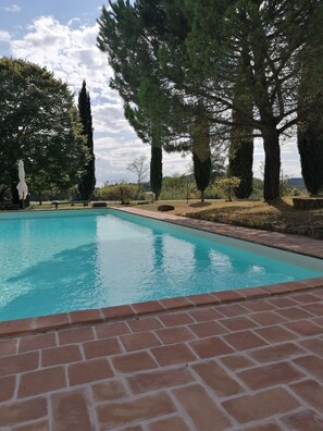 Outdoor pool - La Brocca di Valdichiascio, charming apartment 4-rooms 4 bathrooms (Gubbio)