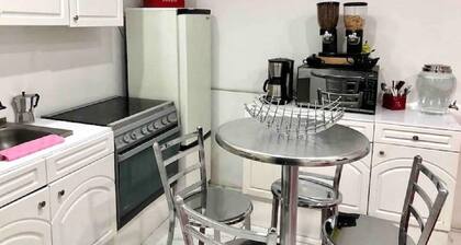 Cosy apartment 10 min from downtown