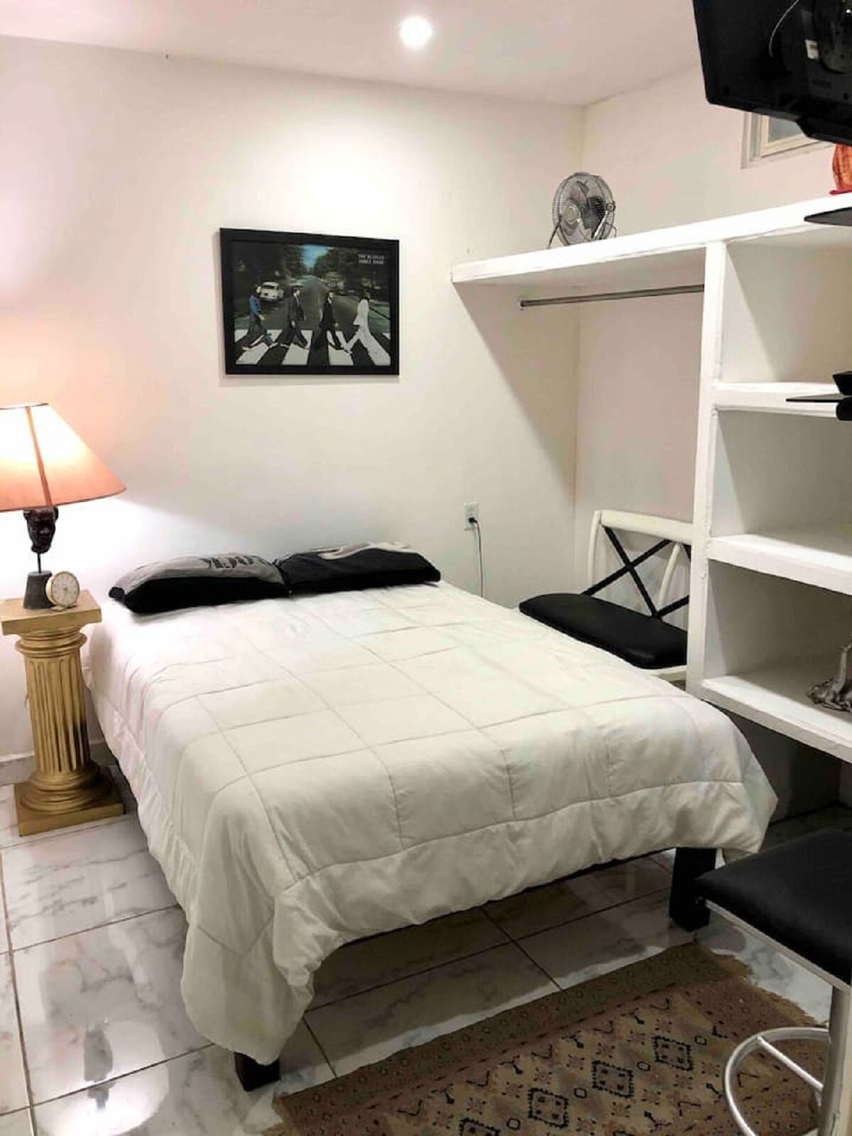 2 bedrooms, desk, iron/ironing board, WiFi (free)