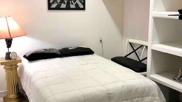 2 bedrooms, desk, iron/ironing board, WiFi (free)