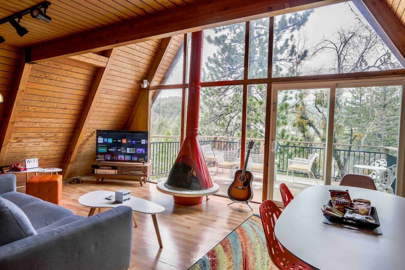 Smart TV, fireplace, stereo