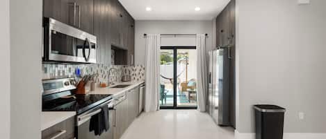 Coffee/tea maker, fridge, microwave, oven