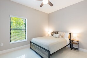 3 bedrooms, desk, iron/ironing board, travel cot