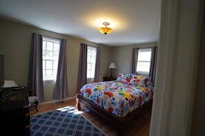 2 bedrooms, desk, iron/ironing board, free WiFi