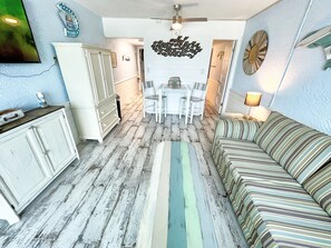 Smart TV - Blue Haven Villa! Gulf front! Pool! Dog Friendly! Near Pier Park! Beach chairs! (Panama City Beach)