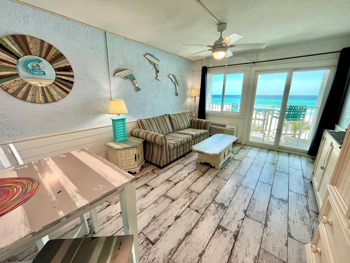 Blue Haven Villa! Gulf front! Pool! Dog Friendly! Near Pier Park! Beach chairs!