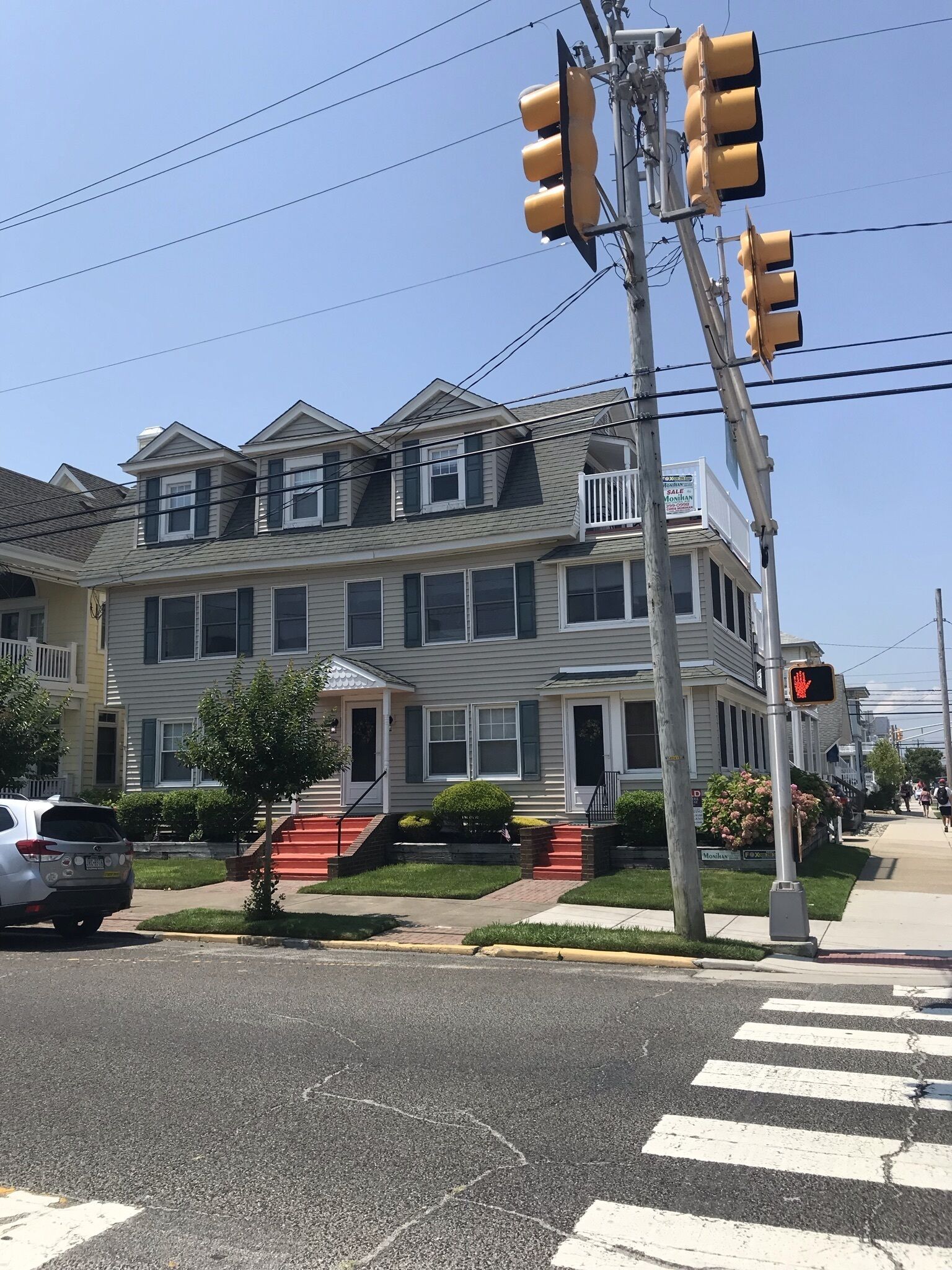 Bright 4/2 Condo 1 Block from Beach/Boards