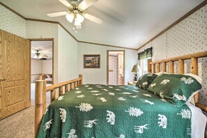 3 bedrooms, internet, bed sheets - Deck, Fire Pit & Yard: Mountain Escape! (Benezette)