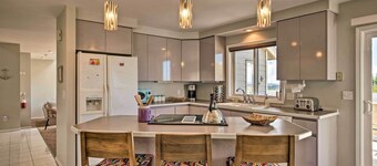 Chic Coos Bay Home w/ Pacific Ocean Views!