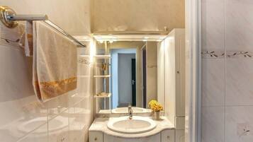 Douche, serviettes fournies