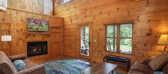 Private Cabin with Hot Tub & Large Yard
