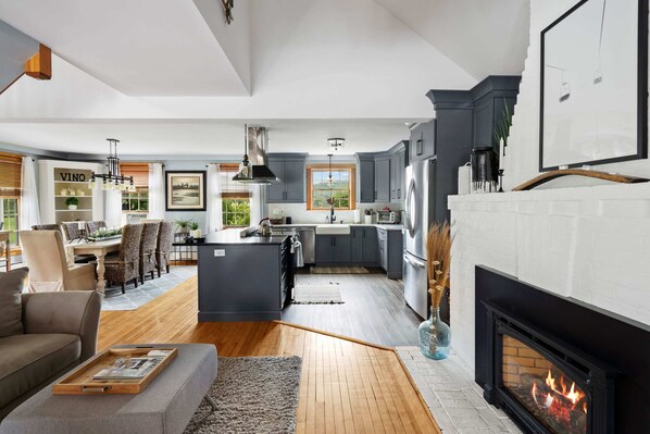 TV, caminetto, videogiochi