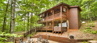 Paradise Escape: Minutes from Blue Ridge, Hot-Tub, 100+ 5-star Reviews!