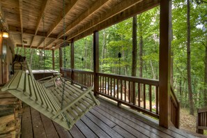 Terrace/patio - Paradise Escape: Minutes from Blue Ridge, Hot-Tub, 100+ 5-star Reviews! (Blue Ridge)