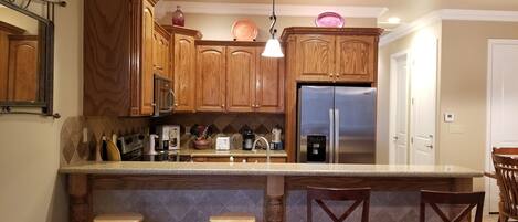 冰箱、微波炉、烤箱、炉灶