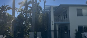 1 Block to Beach, heart of Old Naples, renovated fall ’23, Perfect Location
