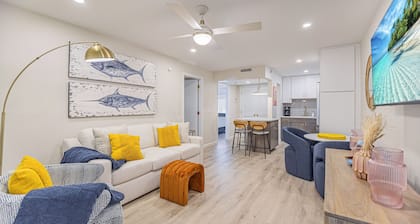 1 Block to Beach, heart of Old Naples, renovated fall ’24, Perfect Location