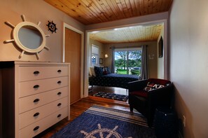 Interior - Lake Delavan, South Shore - Lakefront Cottage with Pier (Delavan)