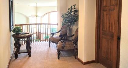 House close To Southland Mall & DIA