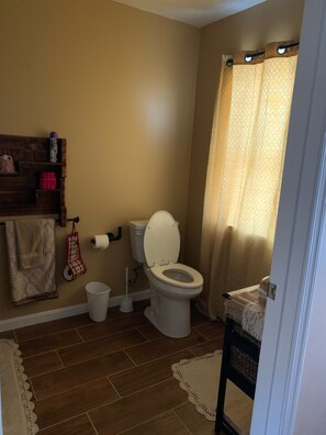 Combinazione doccia/vasca, asciugacapelli, asciugamani