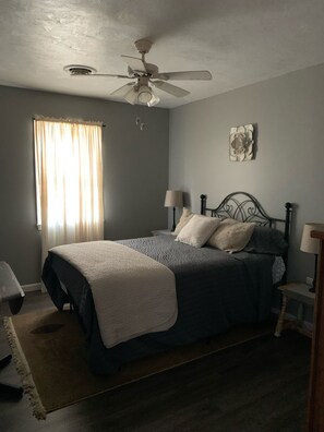 2 bedrooms, iron/ironing board, free WiFi, bed sheets