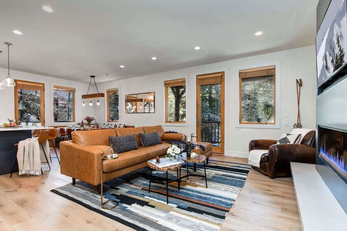 TV, fireplace, offices