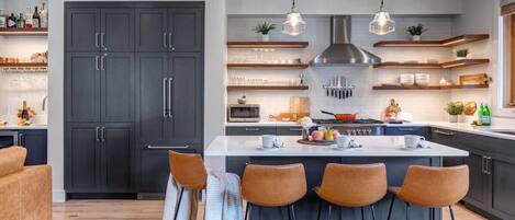 Refrigerador, microondas, horno, placa de cocina