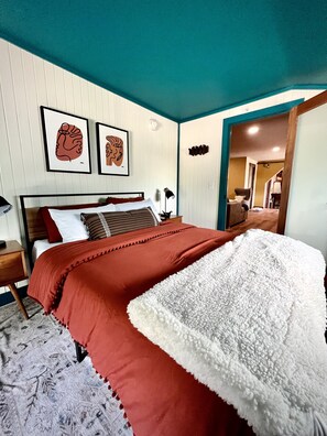 3 bedrooms, desk, iron/ironing board, free WiFi