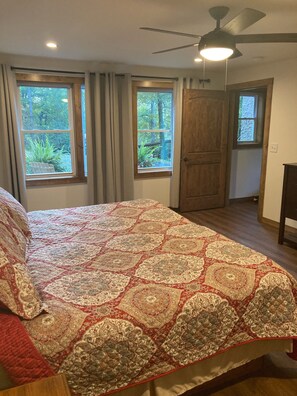 3 soverom, strykejern/-brett, reiseseng for barn og wi-fi (inkludert)