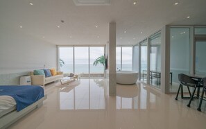 Family, Spa Tub (Contact Hotel for Pet Surcharge) - Daytona Pool Villa (Pohang)