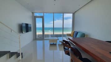 Family Duplex, Spa Tub (Contact Hotel for Pet Surcharge) | Living area | Flat-screen TV