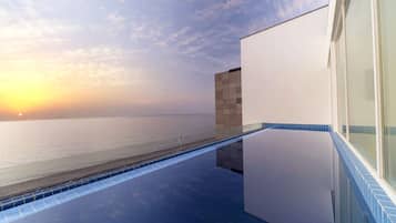 Private pool