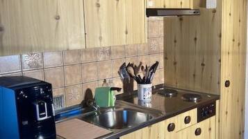 KĂŒhlschrank, Kochgeschirr/Geschirr/Besteck