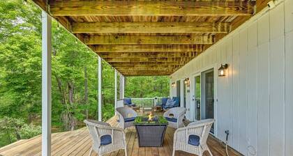 Lakefront Hudson Haven-Quiet Cove w/ Dock, Kayaks, Firepit!