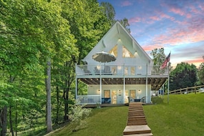 Exterior - Hudson Haven Lakefront w Private Dock + Firepit Sleeps 8 Quiet Cove (Huddleston)