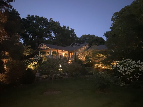 Suite nestled in a garden beside a 13 acre park in the heart of the city.