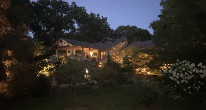 Suite nestled in a garden beside a 13 acre park in the heart of the city.
