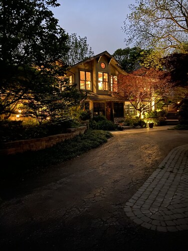 Suite nestled in a garden beside a 13 acre park in the heart of the city.