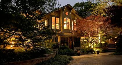Suite nestled in a garden beside a 13 acre park in the heart of the city.