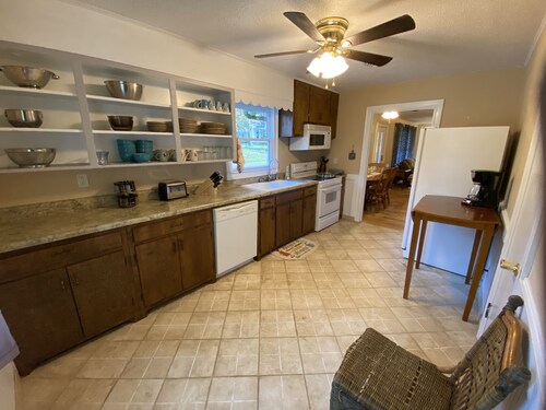 Cypress Cove -  Cozy home just off Hiwassee River in Historic Charleston TN