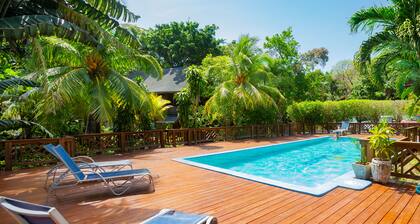 Two Story 3/Bd 2Bath, w Pool and steps to the best snorkeling on the island