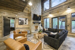 Smart TV, fireplace, video games, streaming services - BRAND NEW! Smokey Pines |  BOHO Modern + Chic Contemporary | Sleeps 12 (Broken Bow)