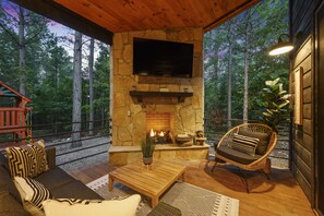 Terrace/patio - BRAND NEW! Smokey Pines |  BOHO Modern + Chic Contemporary | Sleeps 12 (Broken Bow)